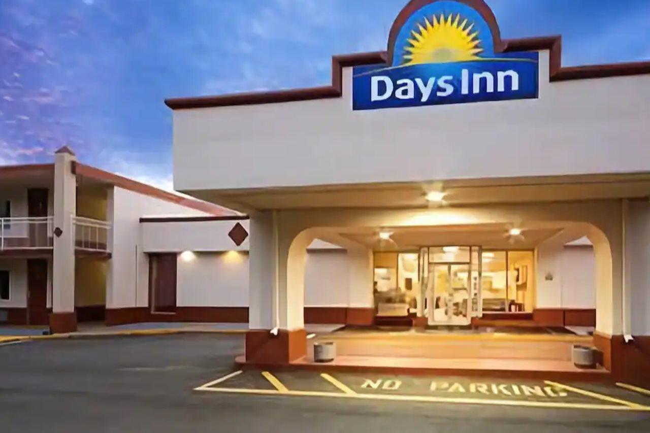 Days Inn By Wyndham Shelby Bagian luar foto