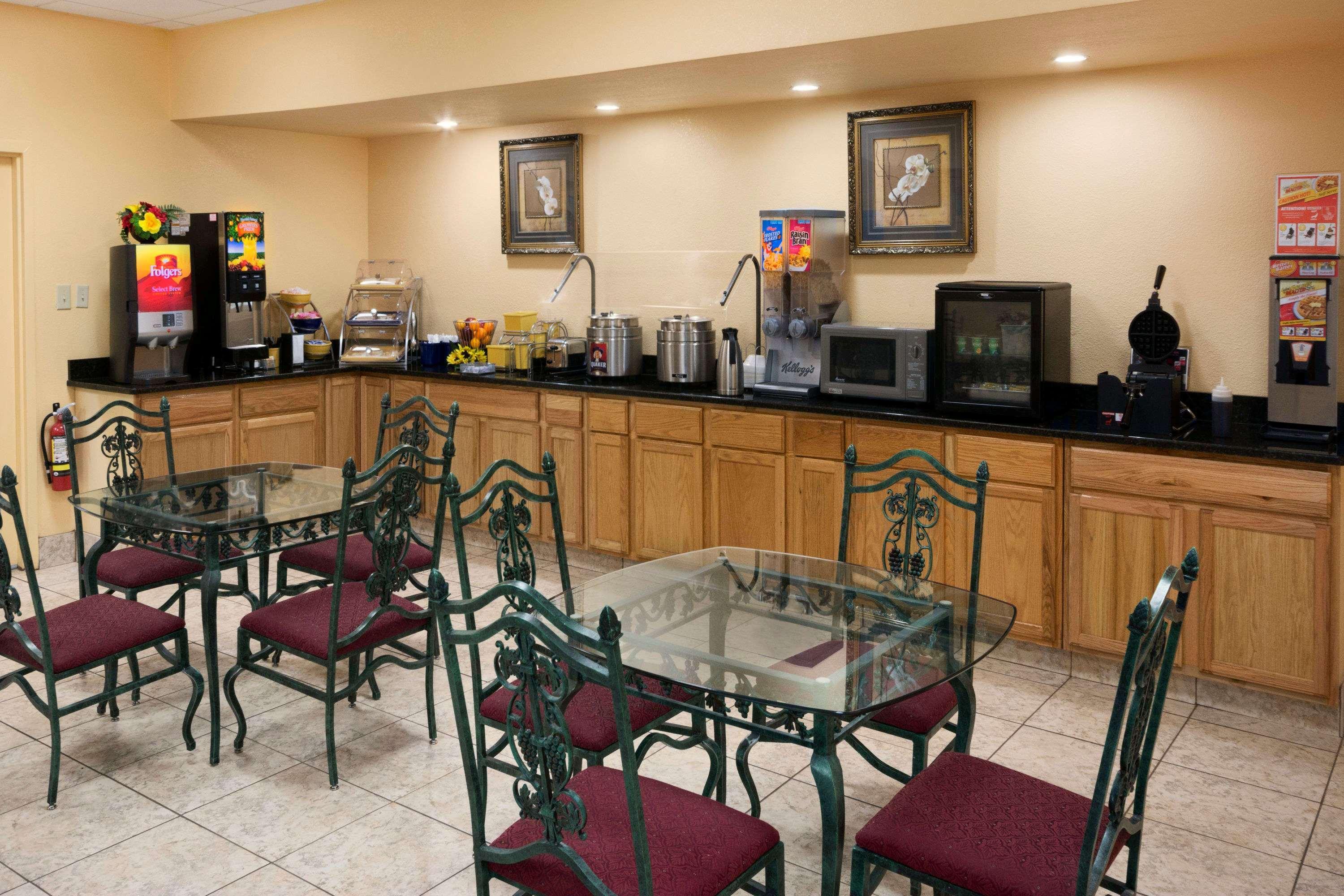 Days Inn By Wyndham Shelby Bagian luar foto