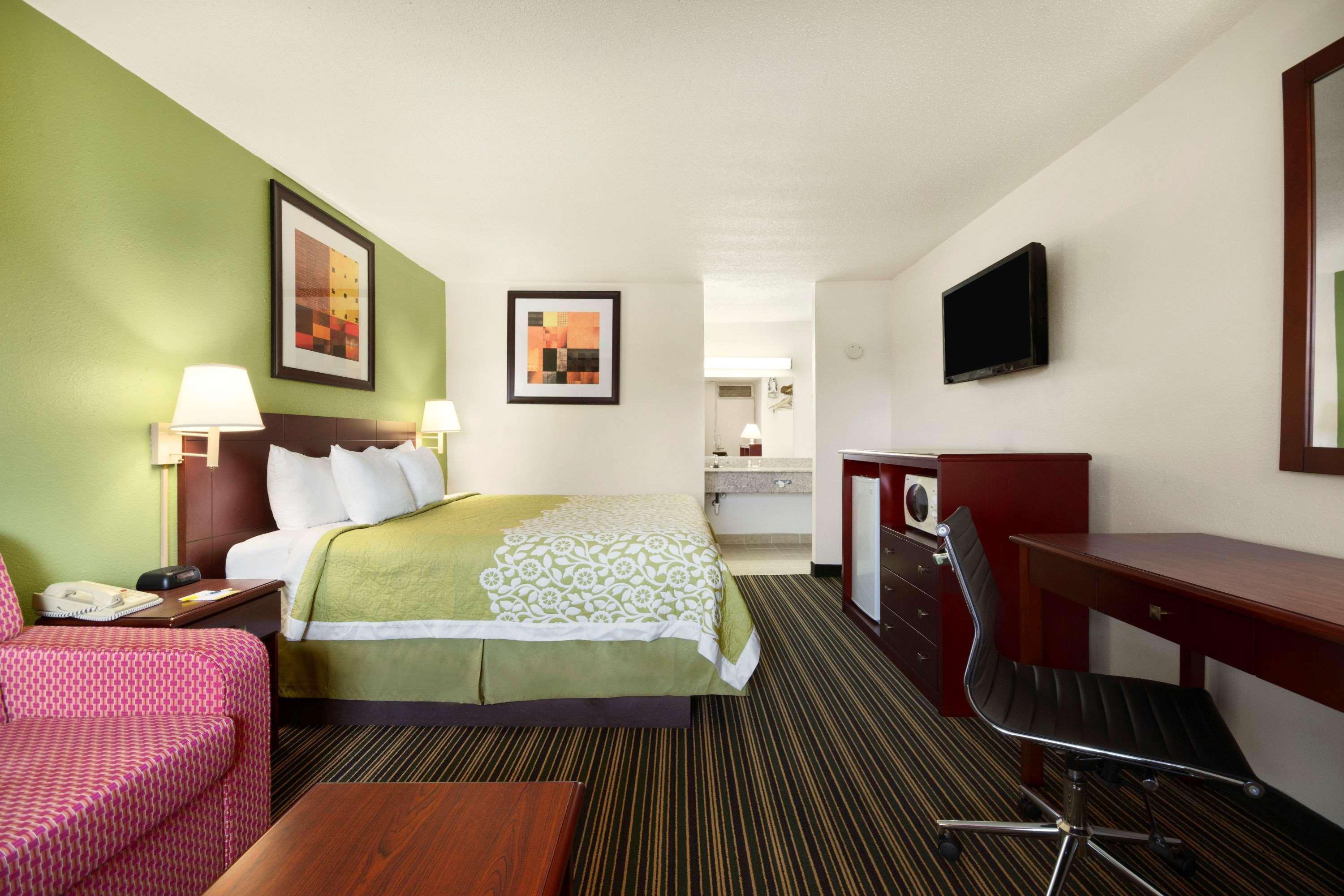 Days Inn By Wyndham Shelby Bagian luar foto