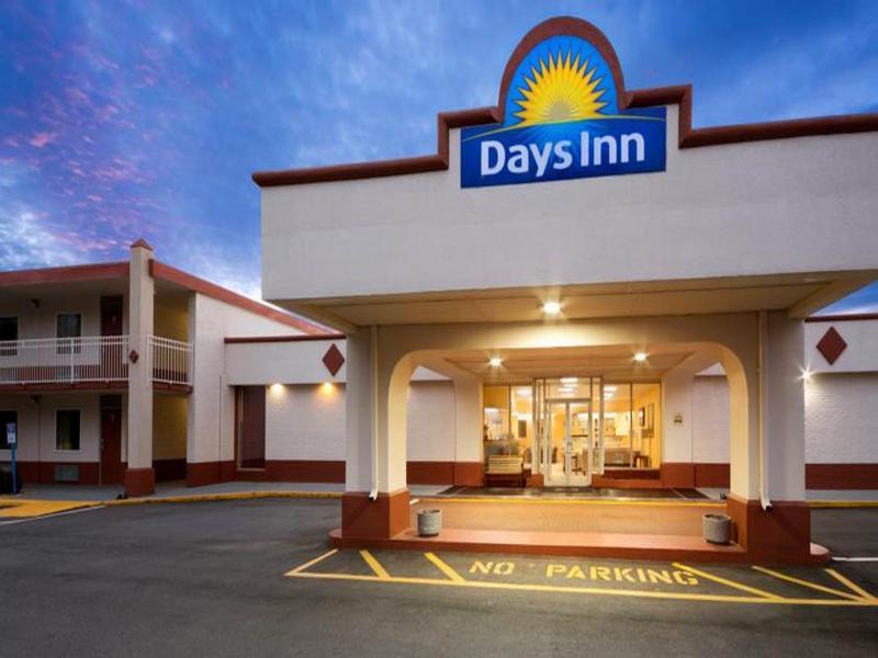 Days Inn By Wyndham Shelby Bagian luar foto